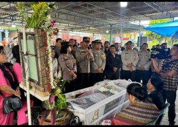 Beri Penghiburan , Polres Pematangsiantar Melayat Kerumah Duka Orangtua Personil.