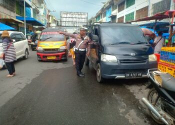 Selama Ops Lilin Toba 2024 Sat Lantas Polres Pematangsiantar Turunkan Tim Urai Kemacetan.