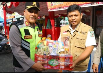Menambah Semangat, Kapolres Pematang Siantar Berikan Bingkisan Natal di Pos Yan & Pos Pam Ops Lilin Toba 2024.