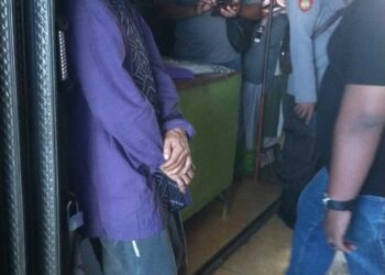 Yang Diduga Pelaku Di Pasar Horas Saat Reka Ulang Aksi Pencurian Yang Dilakukan.