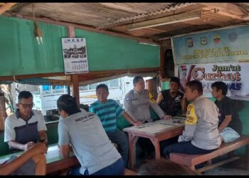 Sambangi Warganya, Polsek Siantar Timur Laksanakan Jum'at Curhat Kamtibmas di Kelurahan Siopat Suhu.