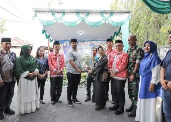 dr Susanti Tutup MTQN ke - 57 Kecamatan Siantar Timur, Kelurahan Asuhan Juara Umum.