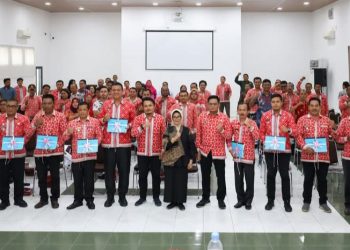 dr Susanti Serahkan DHKP & SPPT PBB-P2 Tahun 2025.