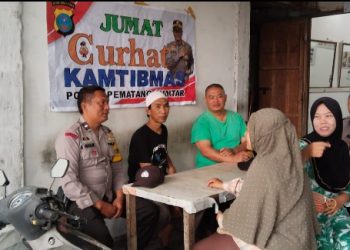 Menciptakan kamtibmas Yang Aman & Kondusif , Bhabinkamtibmas Polsek Siantar Martoba Jumat Curhat Kamtibmas di Jalan Rakutta Sembiring.