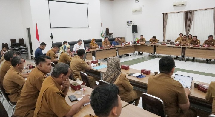 Wakil Wali Kota Pematangsiantar Herlina di Acara Rapat Teknis Tim Pengendalian Inflasi Daerah (TPID) & Program 100 Hari "Cerdas, Sehat, Kreatif & Selaras",.
