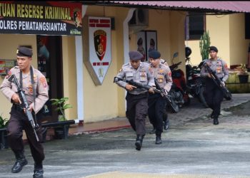 Tingkatkan Kesiapsiagaan Personil, Polres Pematangsiantar Laksanakan Latihan Alarm Stelling Pengamanan Mako.