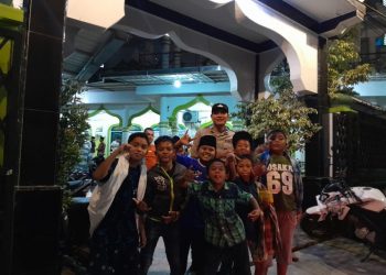 Pastikan Ibadah Sholat Tarawih di Mesjid Berjalan Aman , Bhabinkamtibmas Polsek Siantar Utara Laksanakan Patroli.