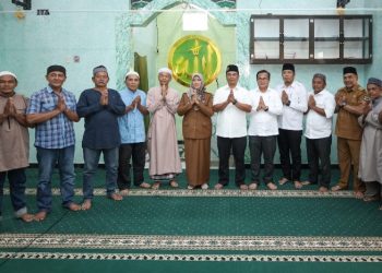 Wakil Wali Kota Pematangsiantar Herlina Bersama Dirut Perumda Tirta Uli Arianto ST MM & Tim Ramadhan Berbagi Perumda Tirta Uli Kota Pematangsiantar.