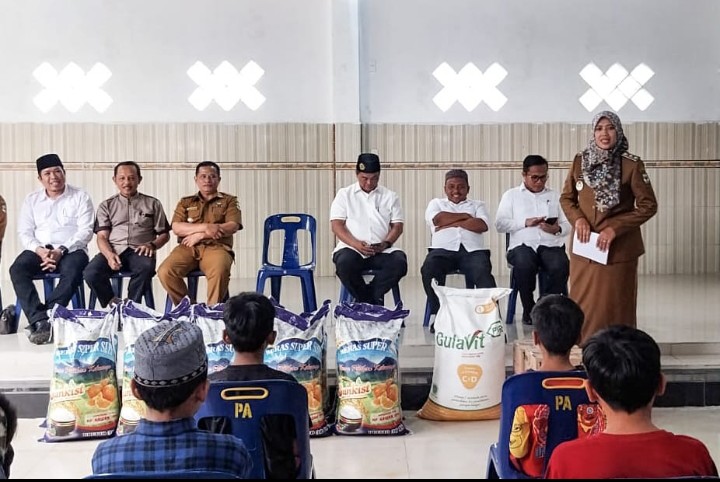 Wakil Wali Kota Pematangsiantar Herlina Bersama Dirut Perumda Tirta Uli Arianto, ST MM & Tim Ramadhan Berbagi Perumda Tirta Uli Kota Pematangsiantar Kunjungi Masjid Al-Fatih di Jalan Senang Tari.