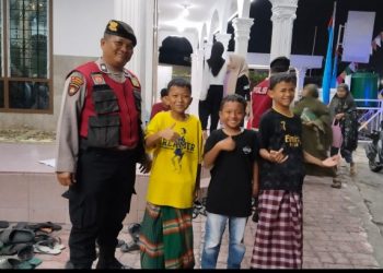 Antisipasi Gangguan Kamtibmas , Sat Samapta Polres Pematangsiantar Patroli Taraweh di Mesjid Darul Aman.