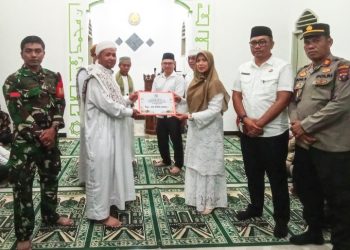 Wakil Walikota Kota Herlina Bersama Tim Safari Ramadhan Pemko Pematangsiantar Berkunjung Ke Masjid Al-Amin Sidomulyo, Jalan Siantar - Sidamanik Kelurahan Simarimbun Kecamatan Siantar Marimbun.