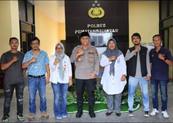 Kapolres Pematangsiantar Berikan Bingkisan Lebaran kepada Media Unit Beragam Muslim.