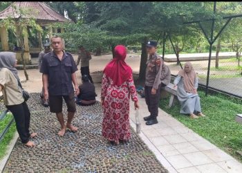 Jalin Koordinasi , Sat Binmas Polres Pematangsiantar Sambangi Masyarakat Sedang Terapi Kesehatan.
