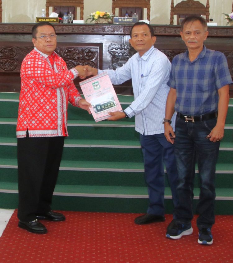 Wali Kota Pematangsiantar Wesly Silalahi, SH, MKn Hadiri Penutupan Rapat Paripurna III DPRD Kota Pematangsiantar Terkait LKPj Wali Kota Pematangsiantar Tahun Anggaran (TA) 2024.