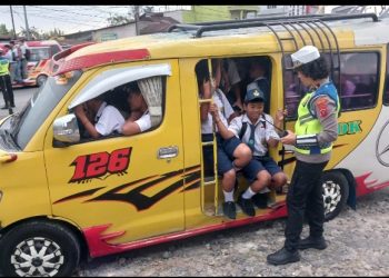 Tingkatkan Kesadaran Tertib Berlalu Lintas, Sat Lantas Polres Pematangsiantar Berikan Himbauan Kepada Pengemudi.