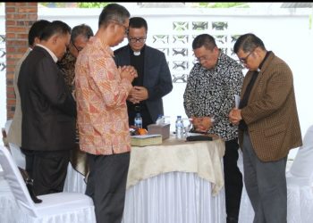 Wali Kota Pematangsiantar Wesly Silalahi, SH, MKn  Laksanakan Ibadah & Ramah Tamah Bersama PGI-D Kota Pematangsiantar.