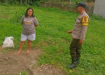 Polsek Siantar Marihat Sambangi Warga Manfaatkan LahanTanam Tanaman Bergizi.