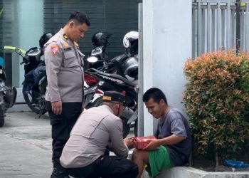 Sambut Hari Bhayangkara Ke - 79, Personil Bag Ops Polres Pematangsiantar Berbagi Bansos.