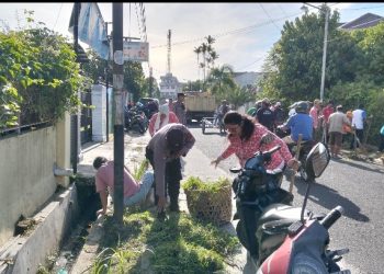 Bersihkan Lingkungan, Polsek Siantar Selatan Gotong Royong Massal.