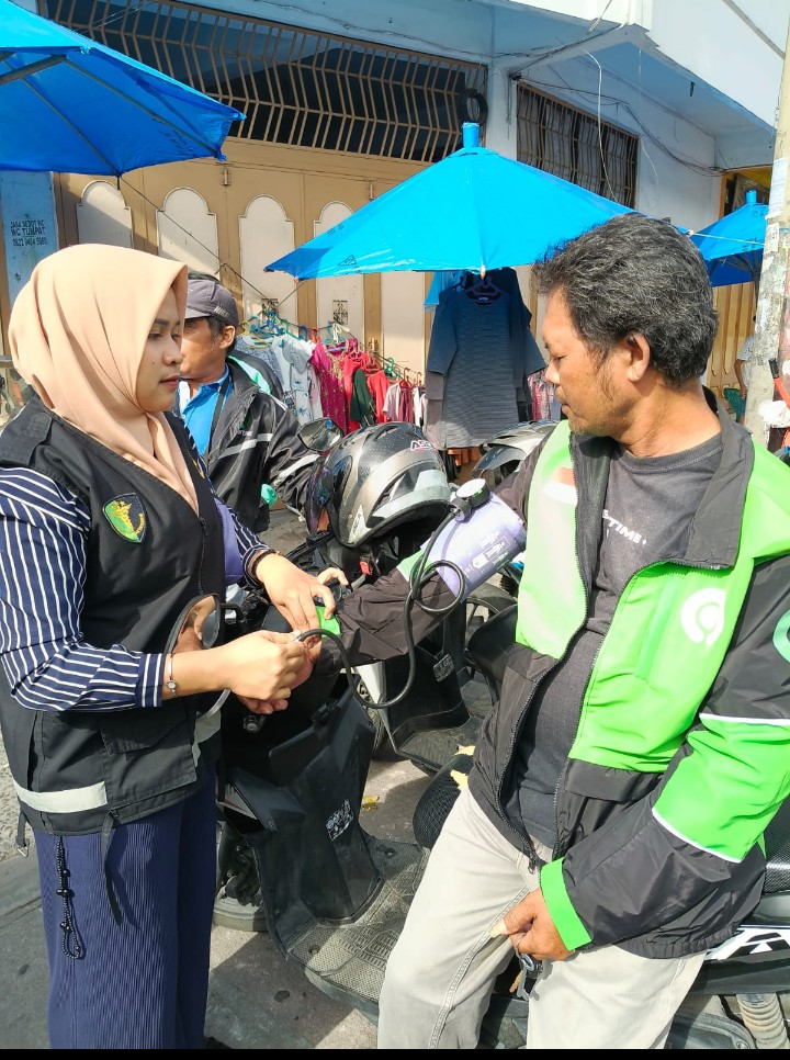 Sambut HUT Bhayangkara Ke - 79, Polres Pematangsianțar Pemeriksa Kesehatan Gratis Pengemudi Ojek Online.
