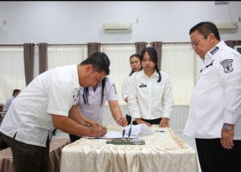 Wali Kota Pematangsiantar Wesly Silalahi, SH, MKn Hadiri Acara kegiatan Sosialisasi Pelaksanaan Survei Penilaian Integritas (SPI) Tahun 2025 Yang Digelar KPK RI di Pemko Pematangsiantar.