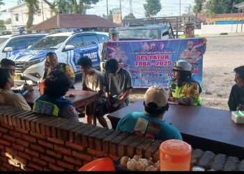Kasat Lantas Polres Pematangsiantar Sosialisasikan Operasi Patuh Toba 2025 di Jalan Parapat.