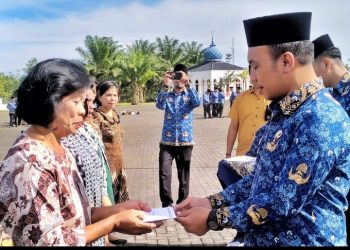 30 ASN Masa Purna Bhakti di Pemkab Simalungun Terima Tali Asih Korpri, Wakil Bupati : “Terima kasih telah menjadi ASN Berintegritas, Profesional & Berakhlak.