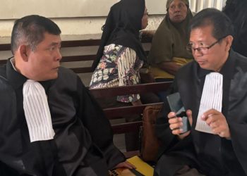Penasehat Hukum Terdakwa Sebelum Sidang Dimulai.