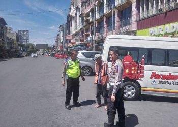 Operasi Patuh Toba 2025, Sat Lantas Polres Pematangsiantar Penyuluhan kepada Juru Parkir Jalan Sutomo.