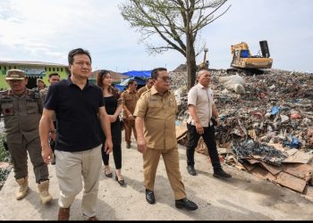Wesly Silalahi, SH, MKn Tinjau Tempat Pembuangan SampahTargetkan Pengelolaan Sampah Harus Selesai.