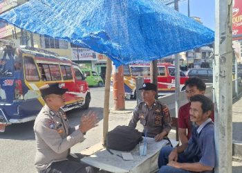 Sat Binmas Polres Pematangsiantar Berikan Himbauan Kamtibmas Kepada Petugas Loket Angkutan Umum.