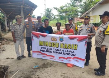 Kapolsek Asmon Bufitra Langsung Salurkan Bantuan di Huta Mariah Jambi.