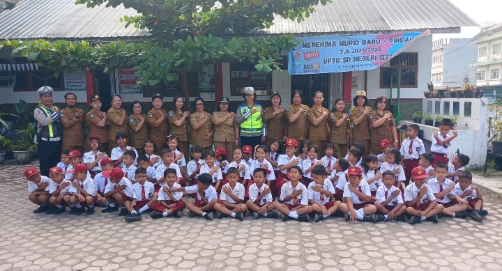 Edukasi Diklantas, Sat Lantas Polres Pematangsiantar Police Go To School.