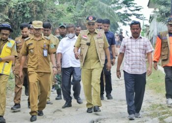 Tanggapi Laporan Warga Soal Irigasi Longsor di Kecamatan Huta Bayu Raja, Bupati Simalungun Tinjau Lokasi.