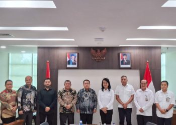 Wali Kota Pematangsiantar Wesly Silalahi, SH, MKn Diskusi Dengan  Wamen PU RI Ir Diana Kusumastuti MT di Kantor Kementerian PU.
