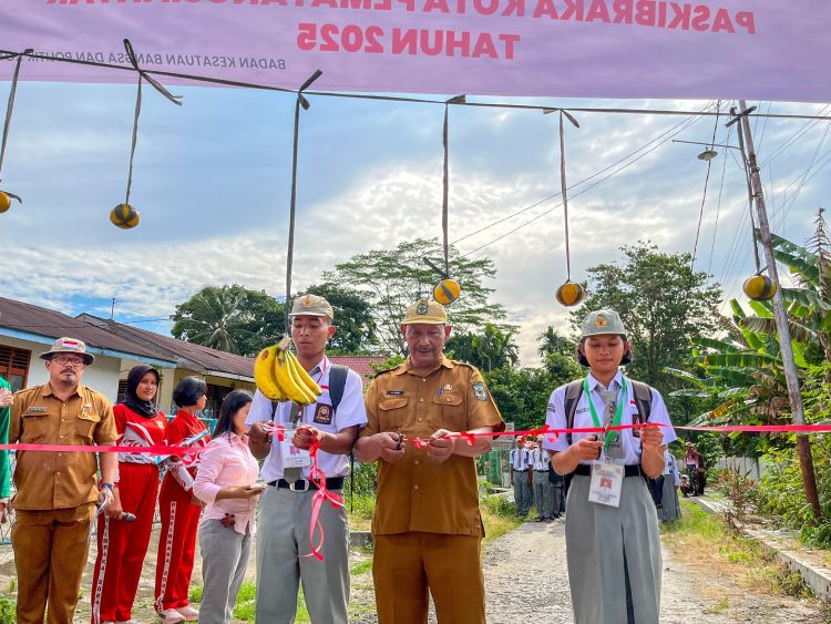 Wali Kota Pematangsiantar Wesly Silalahi, SH, MKn Diwakili Kaban Kesbangpol Ir Ali Akbar Lepas 55 Pelajar Yang Terpilih Menjadi Calon Paskibraka Kota Pematangsiantar Tahun 2025 Untuk Ikuti Pemusatan Pelatihan di Balai Pelatihan Lingkungan Hidup dan Kehutanan (BPLHK).
