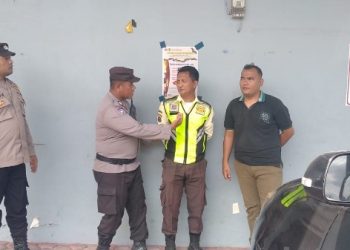 Polsek Siantar Selatan Sosialisasi & Bagikan Selebaran Himbauan Pencegahan Kebakaran Kepada Masyarakat.