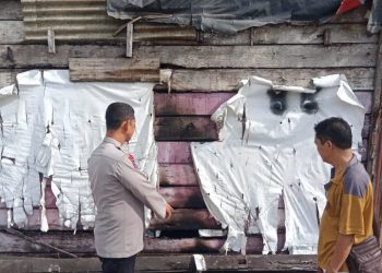 Kebakaran Rumah Warga Di Simpang Rambung Merah, Polsek Siantar Timur Gercep Cek TKP.