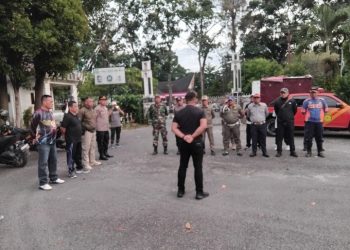 Kerjasama Yang Baik, Polsek Siantar Barat Bersama Instansi Terkait Tertibkan PKL Diseputaran Lapangan Haji Adam Malik.
