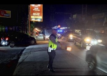 Tindaklanjuti Laporan Melalui Call Center 110, Sat Lantas Polres Pematangsiantar Urai Kemacetan di Jalan Medan.