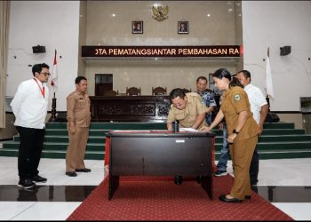 Wali Kota Pematangsiantar Wesly Silalahi, SH, MKn Hadiri Penutupan Rapat Paripurna VII DPRD Kota Pematangsiantar pembahasan Rancangan Kebijakan Umum Anggaran (KUA) dan Rancangan Prioritas Plafon Anggaran Sementara (PPAS) APBD Kota Pematangsiantar Tahun Anggaran (TA) 2026.