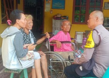 Berikan Motivasi, Bahbinkamtibmas Polsek Siantar Marihat Sambangi Lansia.