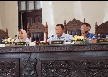 Wali Kota Pematangsiantar Wesly Silalahi, SH, MKn Diwakili Wakil Wali Kota Herlina Hadiri Rapat Paripurna Penyampaian Pemandangan Umum Fraksi tentang Rencana Pembangunan Jangka Menengah Daerah (RPJMD) Tahun 2025 - 2029.