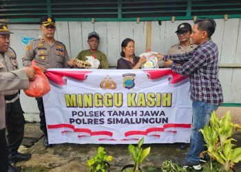 Polsek Tanah Jawa Polres Simalungun Tunjukkan Kepedulian Sosial Melalui Program Minggu Kasih Untuk Warga Kurang Mampu.