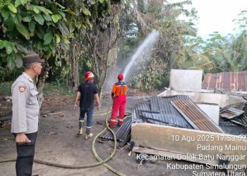 Polsek Serbalawan Respon Cepat Tangani Kebakaran Rumah Kontrakan, Kerugian Capai Rp. 132 Juta.