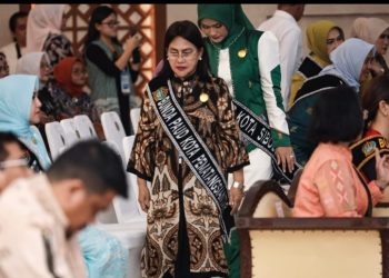 Ny Liswati Wesly Silalahi Dikukuhkan Sebagai Bunda PAUD & Bunda Literasi Kota Pematangsiantar Oleh Ketua Bunda PAUD dan Bunda Literasi Provinsi Sumut Ny Kahiyang Ayu Bobby Nasution.