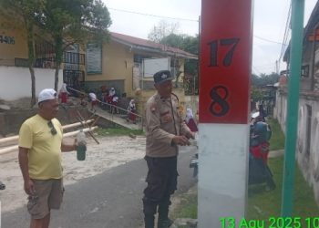 Sambut HUT RI Ke - 80, Polsek Siantar Barat Laksanakan Gotong Royong Bersama Warga.
