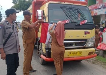 Polsek Bosar Maligas Sukseskan Pembagian Bendera Merah Putih, Wujud Profesionalisme Polri Jelang HUT RI Ke - 80.