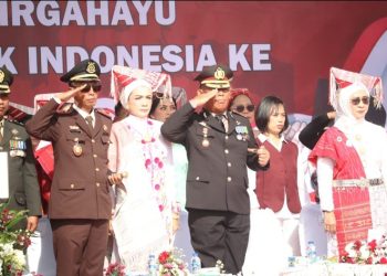 Kapolres Simalungun Bersama Ketua Bhayangkari Hadiri Khidmat Upacara HUT RI Ke - 80, Wujudkan Persatuan Dalam Kemerdekaan.