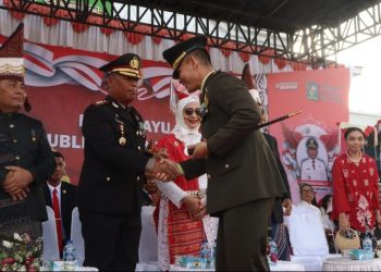 Kapolres Simalungun AKBP Marganda Aritonang Hadiri Aubade Penurunan Bendera HUT RI Ke - 80, Jaga Kamtibmas Berdaulat Untuk Rakyat.